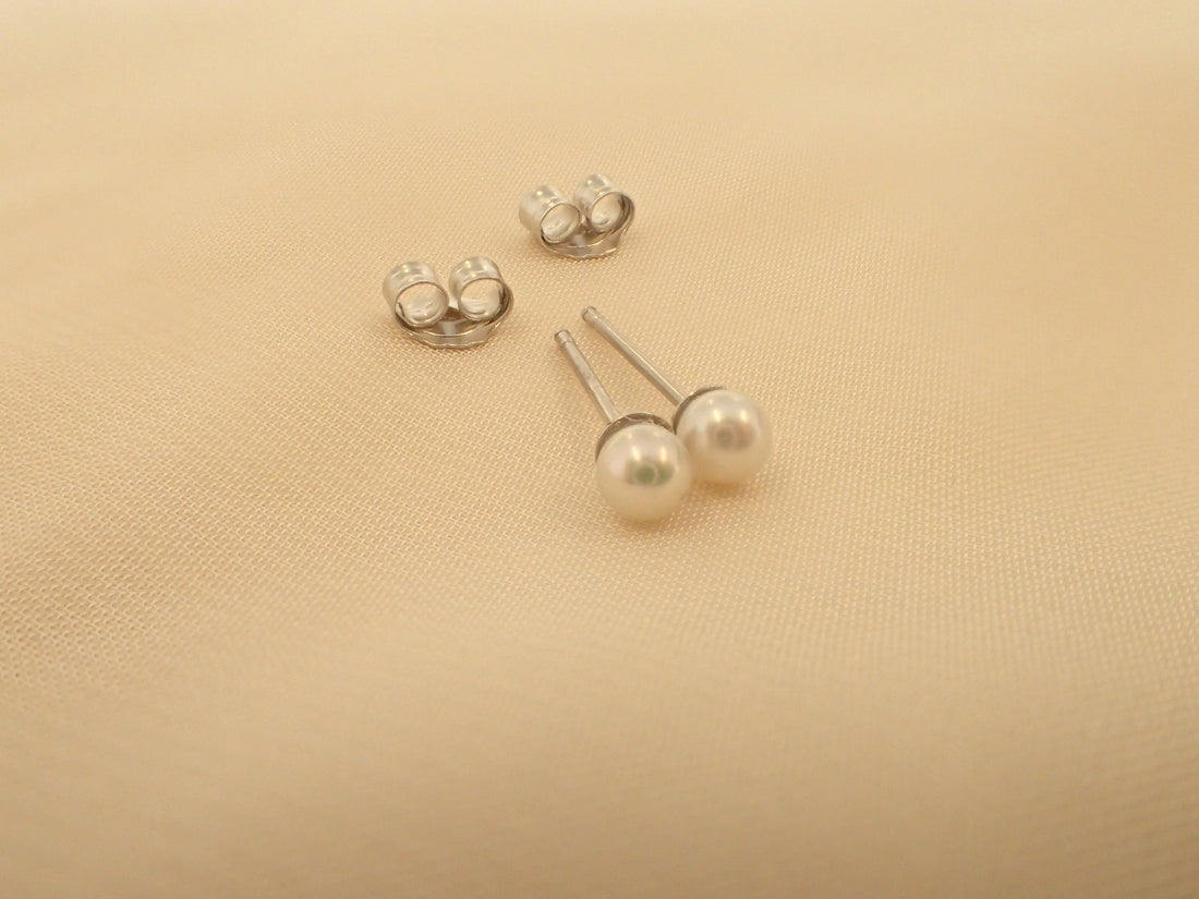 Freshwater Pearl Earrings / Sterling Silver Pearl Stud Earrings / Dainty Pearl Earrings / Bridesmaid Gifts / Bridal Jewelry