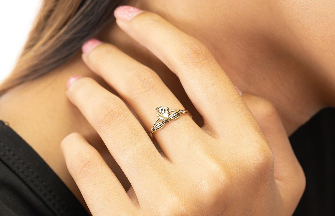 Skull Claddagh Ring, Sterling Silver Skull Wedding ring, Skeleton Simple Ring, Gothic Jewelry, Halloween Jewelry
