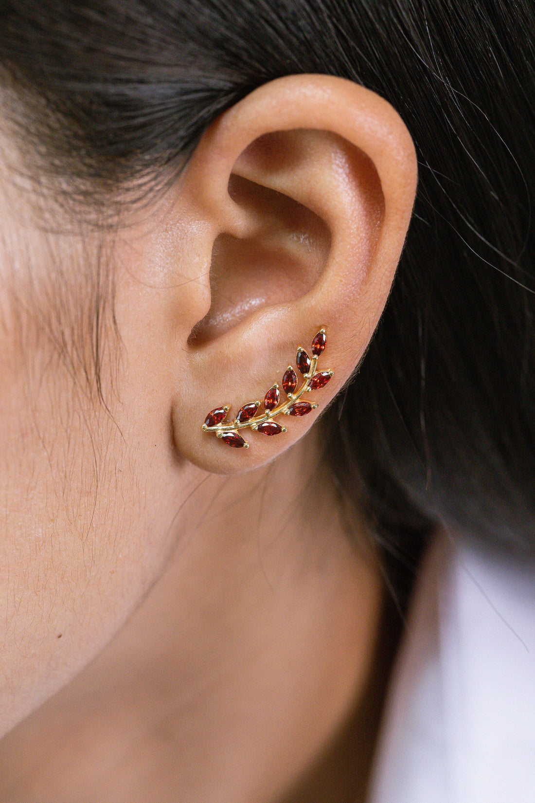 Garnet Earring Climber / Marquise Ear Crawlers Earring / Ear Climber Earring / Bridesmaid Gift / January Birthstones / Valentinus's Day Gift