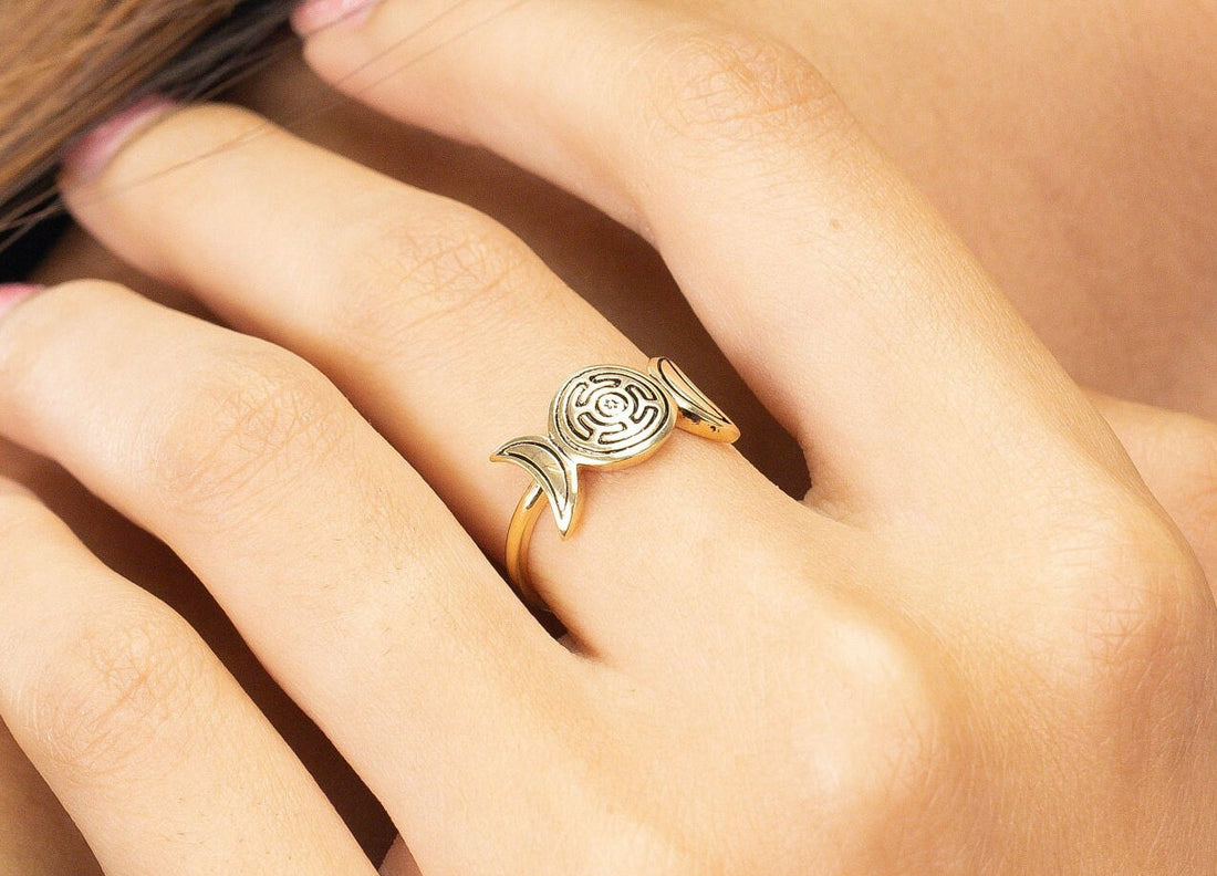 Hecate Moon Ring, Triple Moon Goddess, Hecate's Magic Strophalos Ring, Goddess Moon Ring