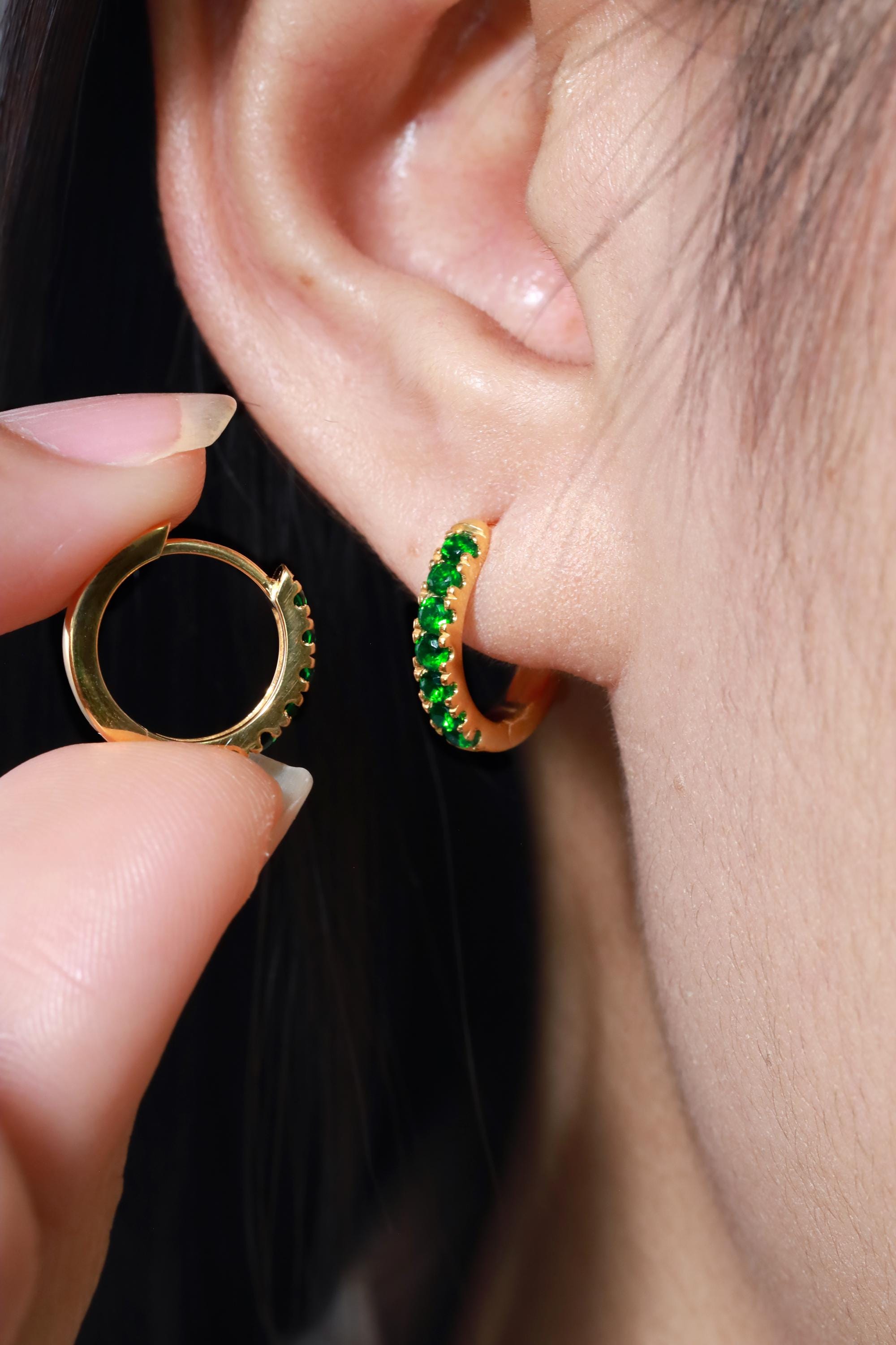 Seven Stones Green Emerald Hoop Earrings, May Birthstone Gifts, Huggie Hoop Earrings, Minimal Hoop Earrings Gift for Women