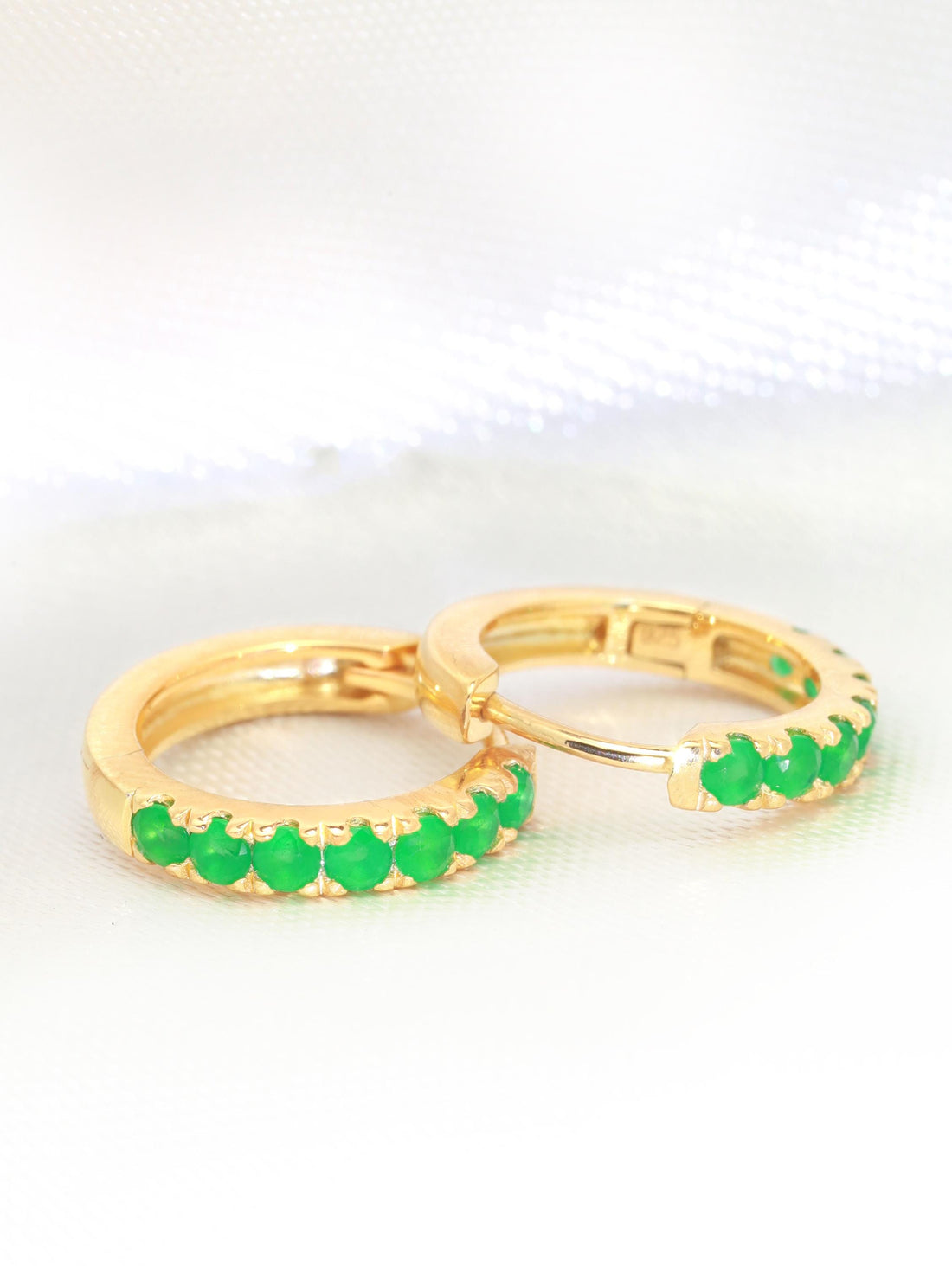 Seven Stones Emerald Hoop Earring, May Birthstone Gifts, Huggie Hoop Earrings, Minimal Hoop Earrings Gift for Women