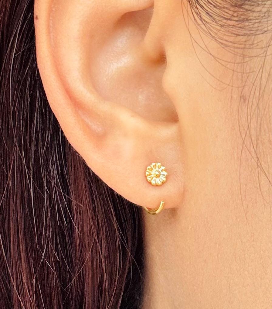 Daisy Flower Open Huggies Earrings Gold Daisy Hoop Earrings Flower Hoop Earrings Silver Daisy Hoops Daisy Charm Earrings Floral Earrings