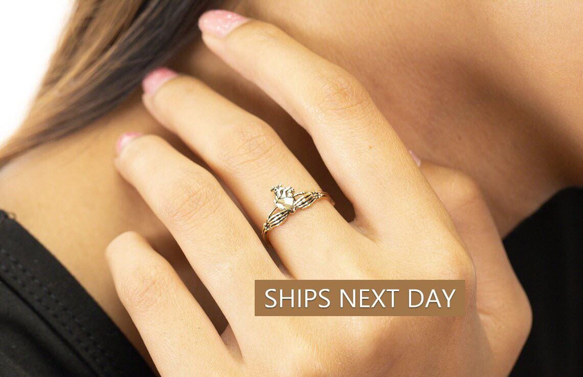 Skull Claddagh Ring, Sterling Silver Skull Wedding ring, Skeleton Simple Ring, Gothic Jewelry, Halloween Jewelry