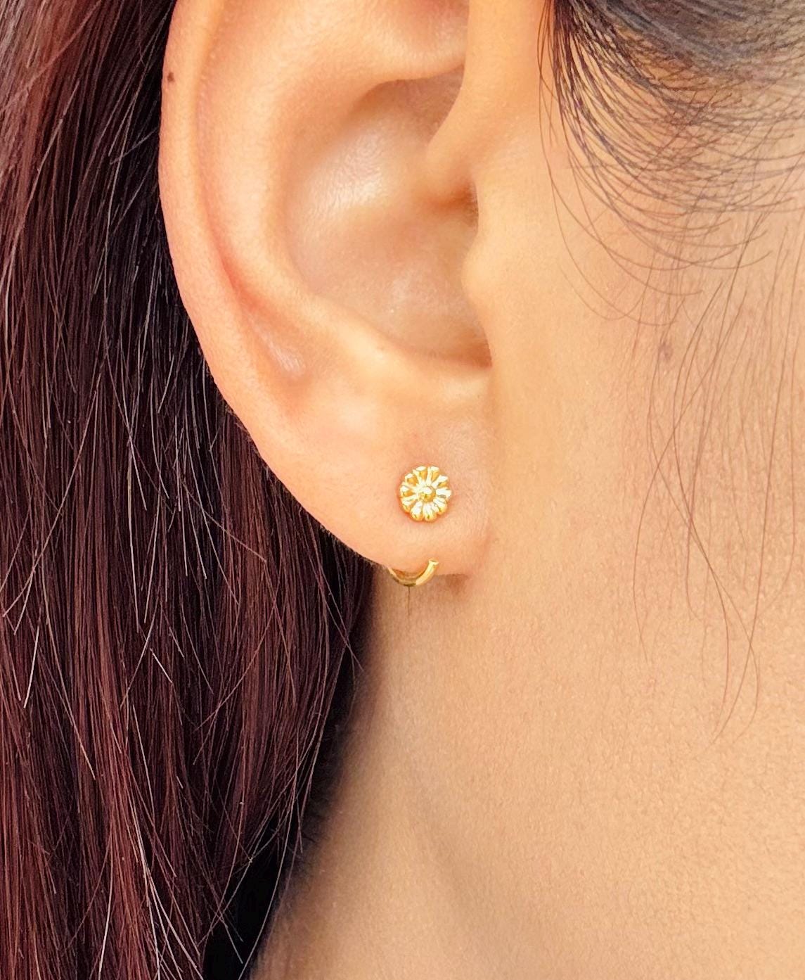 Daisy Flower Open Huggies Earrings Gold Daisy Hoop Earrings Flower Hoop Earrings Silver Daisy Hoops Daisy Charm Earrings Floral Earrings
