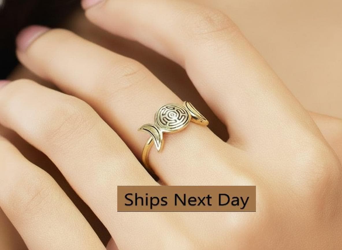 Hecate Moon Ring, Triple Moon Goddess, Hecate's Magic Strophalos Ring, Goddess Moon Ring
