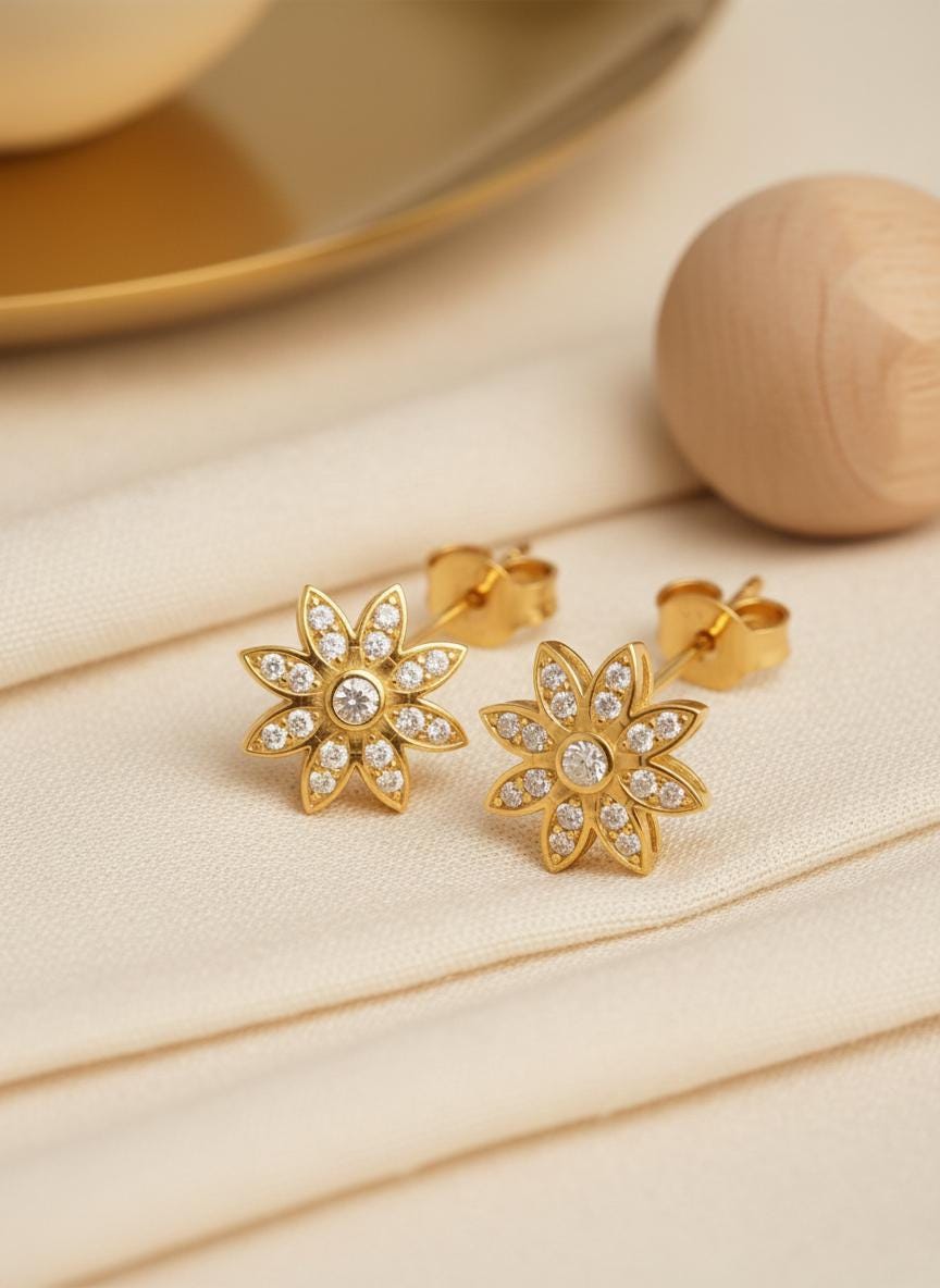 Daisy Diamond Stud Earrings / Flower Earrings / Diamonds Minimalist Earrings / Floral Jewelry / In Stock