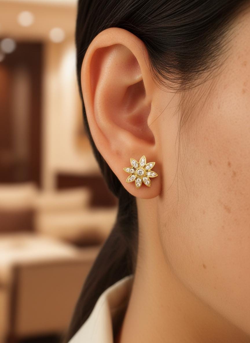 Daisy Diamond Stud Earrings / Flower Earrings / Diamonds Minimalist Earrings / Floral Jewelry / In Stock