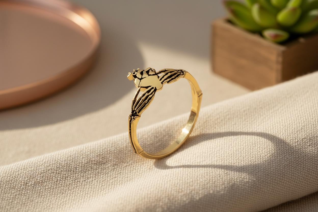 Skull Claddagh Ring, Sterling Silver Skull Wedding ring, Skeleton Simple Ring, Gothic Jewelry, Halloween Jewelry