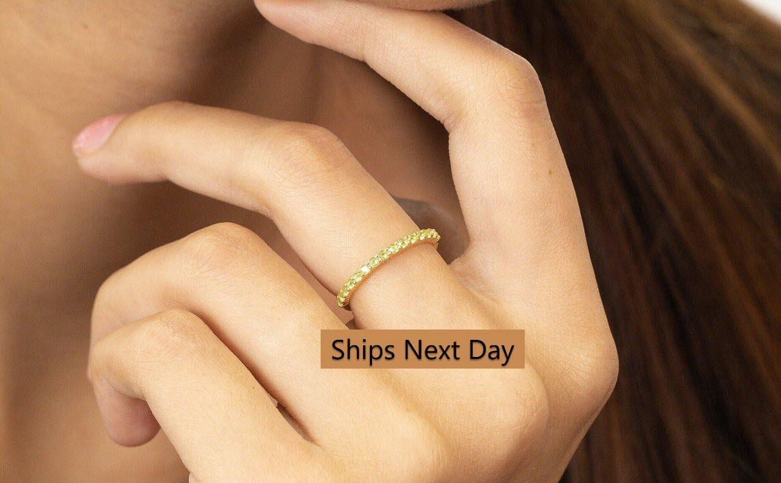 Shared Prong Peridot Wedding Band, August Birthstone Ring, Classic Wedding Ring, Women Wedding Band, Mother's Day gifts for mom