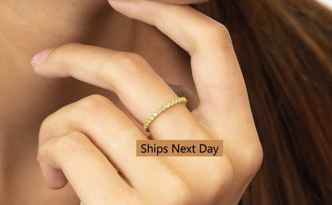 Shared Prong Peridot Wedding Band, August Birthstone Ring, Classic Wedding Ring, Women Wedding Band, Mother's Day gifts for mom