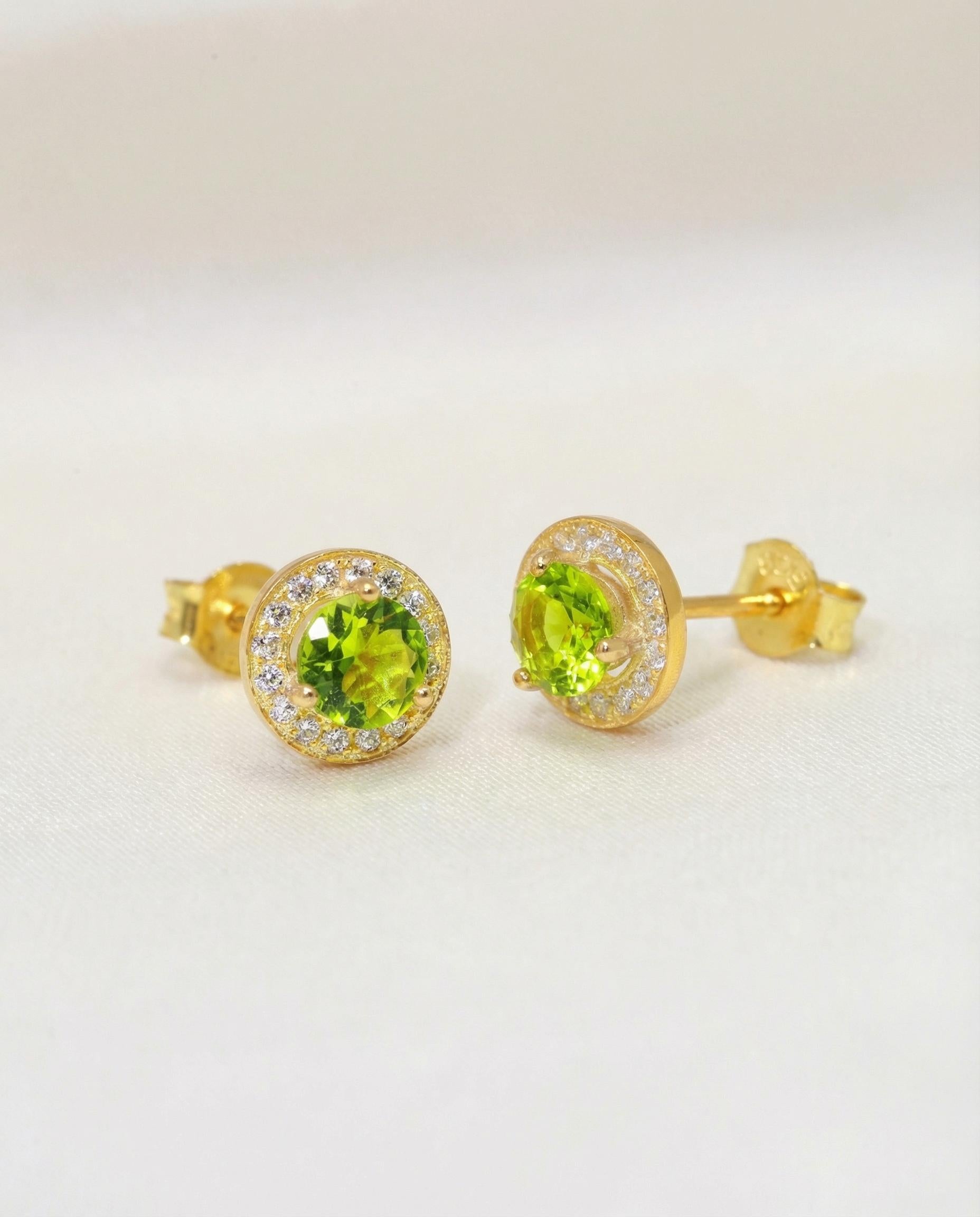 Peridot Halo Stud Earrings / Minimalist Earrings Gift for Women / Everyday Earring / August Birthstone Gift / Classic Earrings / In Stock