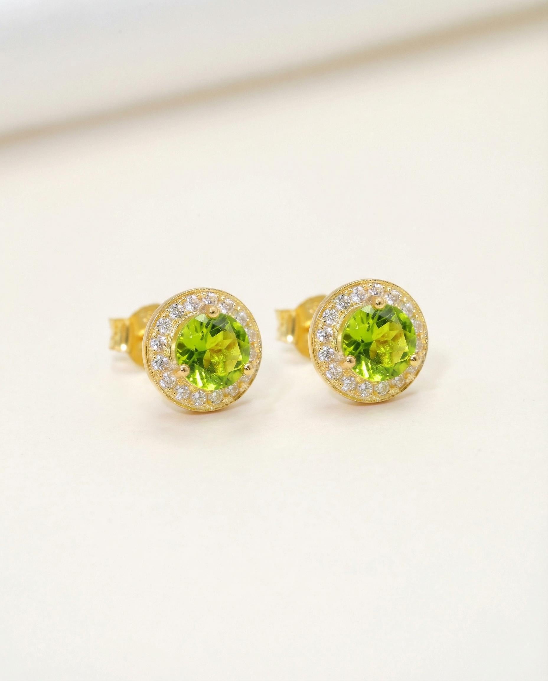 Peridot Halo Stud Earrings / Minimalist Earrings Gift for Women / Everyday Earring / August Birthstone Gift / Classic Earrings / In Stock