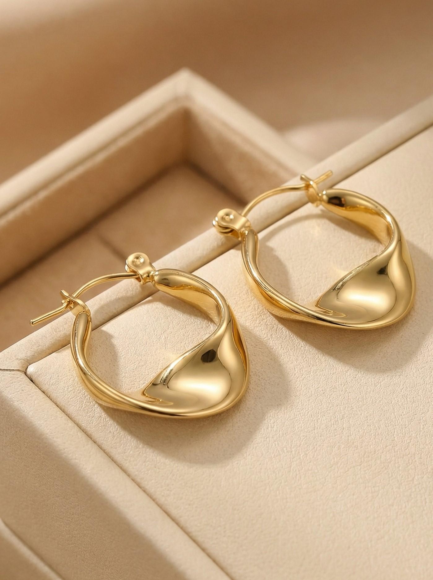 Twisted Plain Hoop Earring, 18K Gold Plated Huggie Hoops, Geometric Ear Buckle, Bridal Earrings Gift for Women