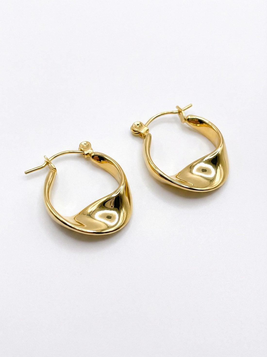 Twisted Plain Hoop Earring, 18K Gold Plated Huggie Hoops, Geometric Ear Buckle, Bridal Earrings Gift for Women