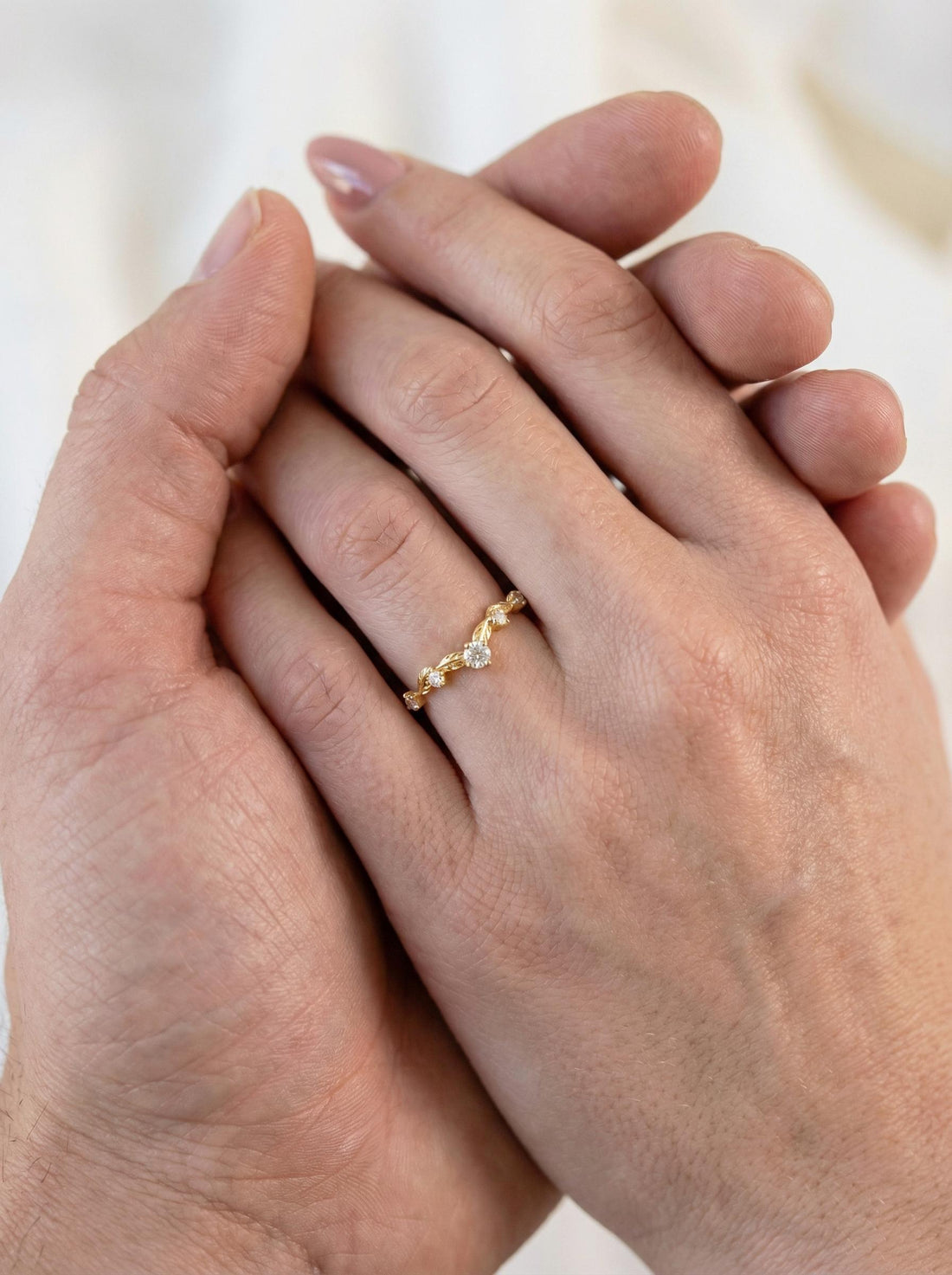 Vintage Moissanite Wedding Ring, Unique Curved Band, Vintage Anniversary Ring Gift for Women