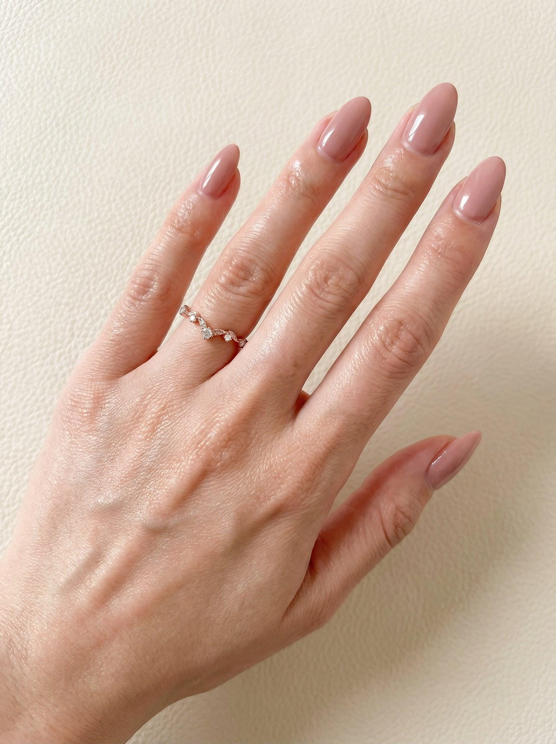 Vintage Moissanite Wedding Ring, Unique Curved Band, Vintage Anniversary Ring Gift for Women