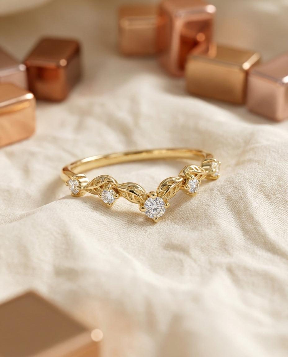 Vintage Moissanite Wedding Ring, Unique Curved Band, Vintage Anniversary Ring Gift for Women
