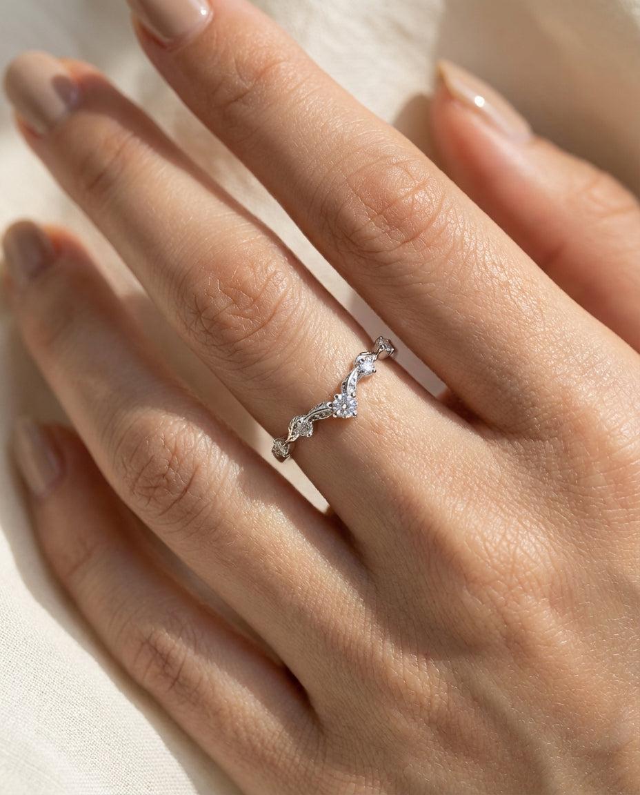 Vintage Moissanite Wedding Ring, Unique Curved Band, Vintage Anniversary Ring Gift for Women