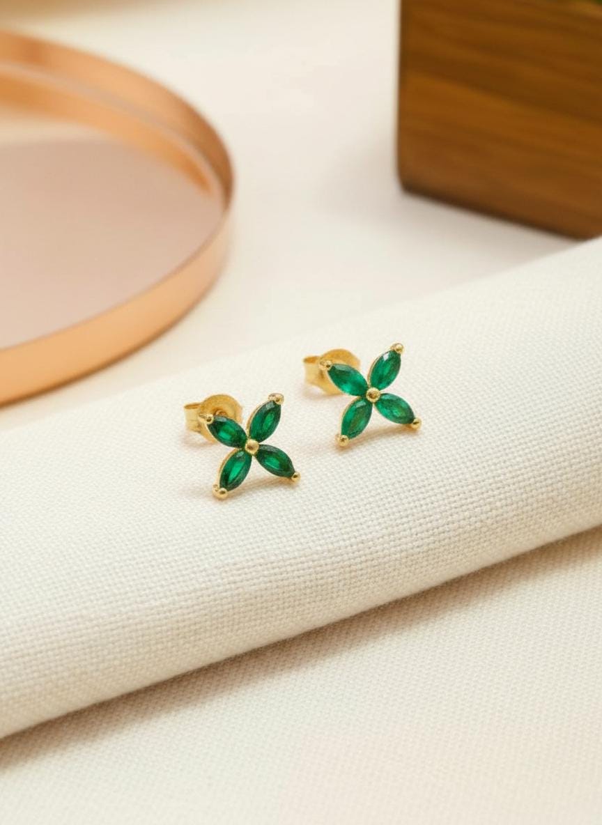 Emerald Birthstone Necklace, Marquise Flower Pendant, Dainty Green Gemstone Bridesmaid Necklace, May Birthstone Bridal Party Gift