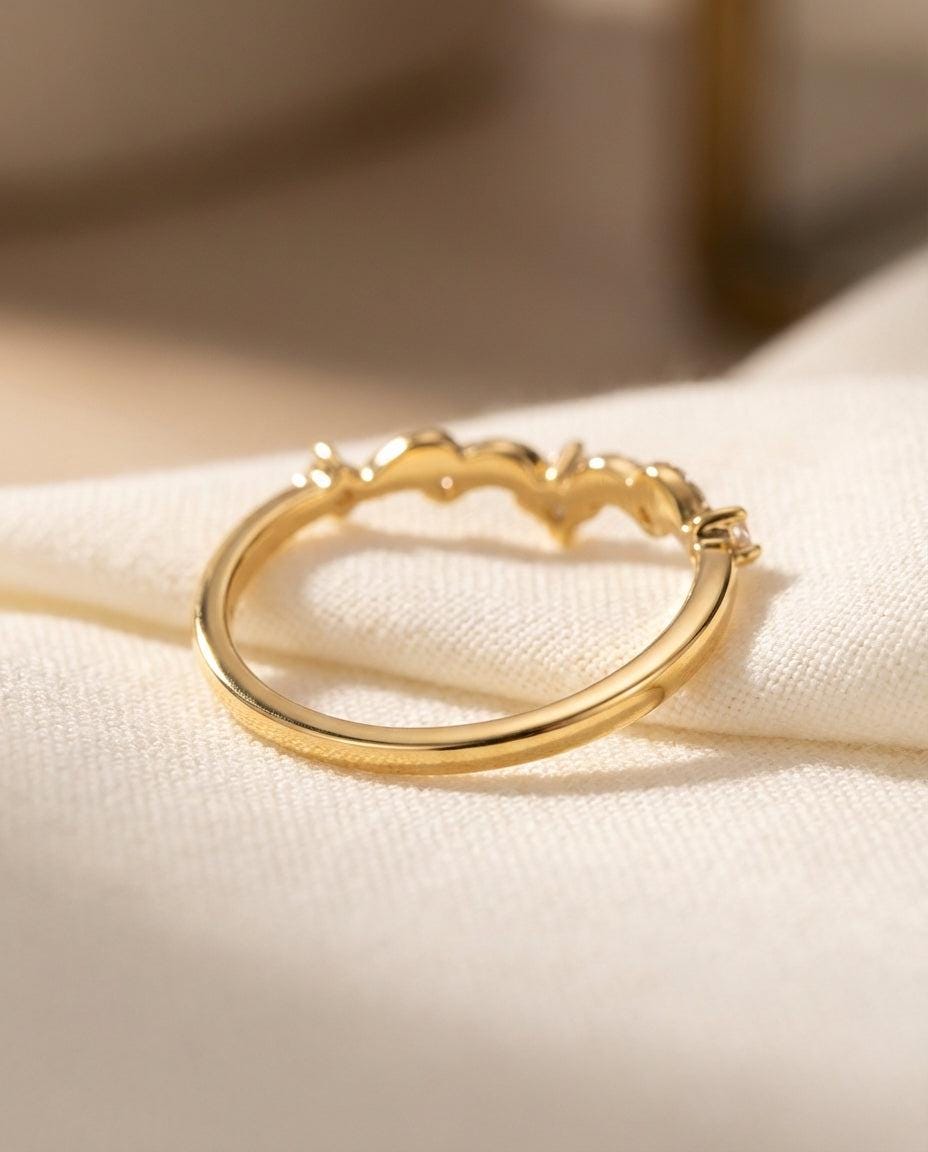 Vintage Moissanite Wedding Ring, Unique Curved Band, Vintage Anniversary Ring Gift for Women