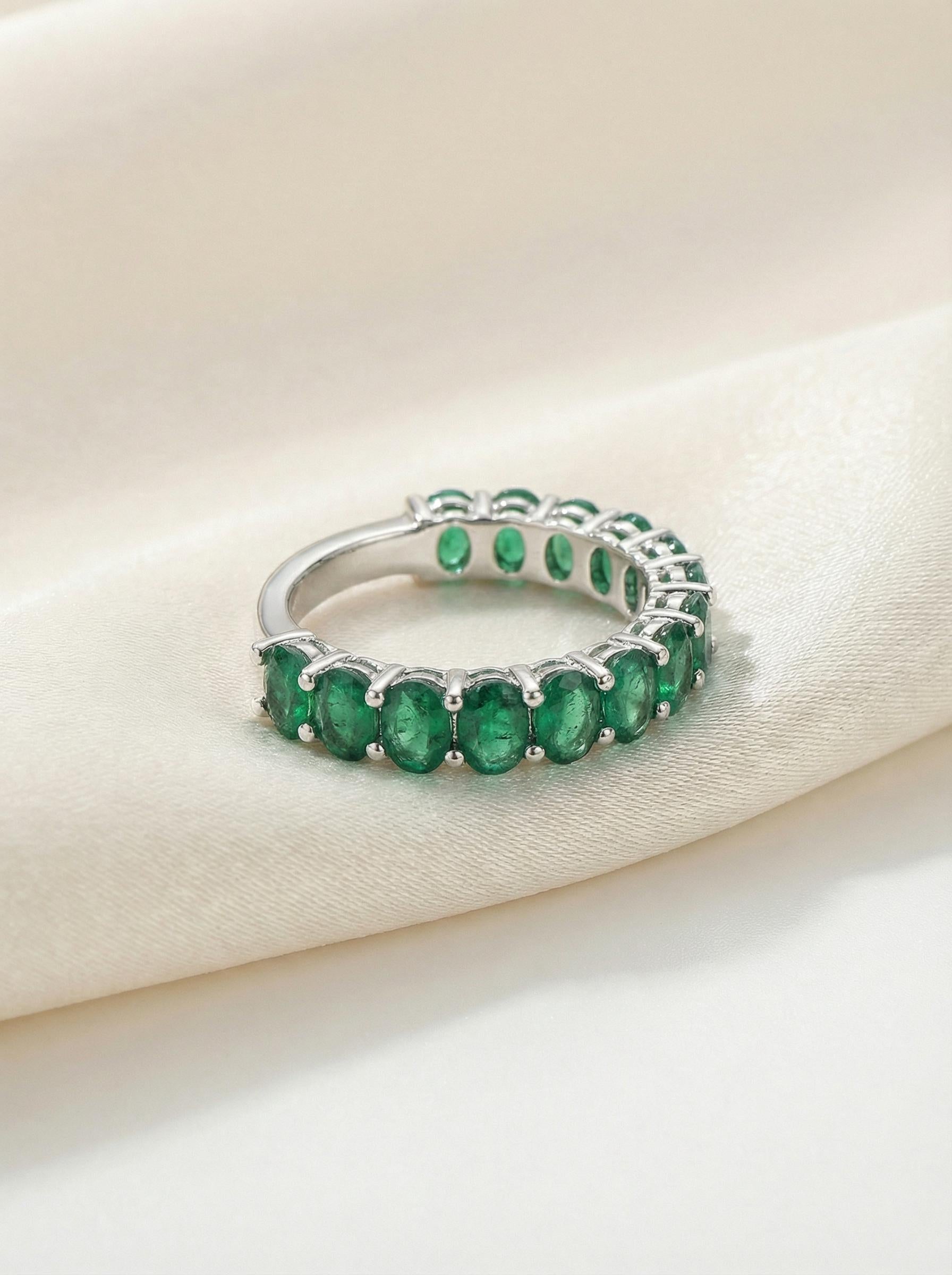 2.1CT Oval Emerald Wedding Band, Shared Prong Emerald Ring, Almost Eternity Ring, Classic Stackable May Birthstone Band