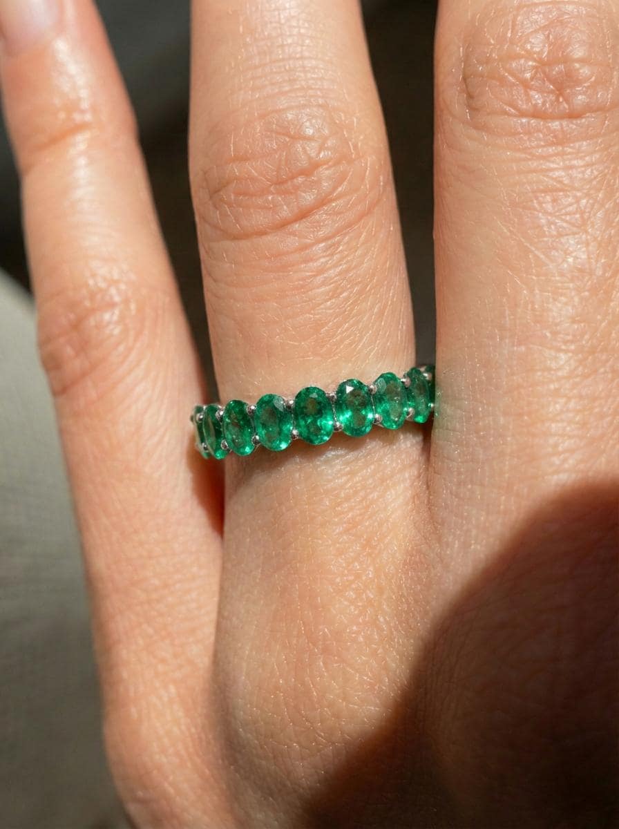 2.1CT Oval Emerald Wedding Band, Shared Prong Emerald Ring, Almost Eternity Ring, Classic Stackable May Birthstone Band