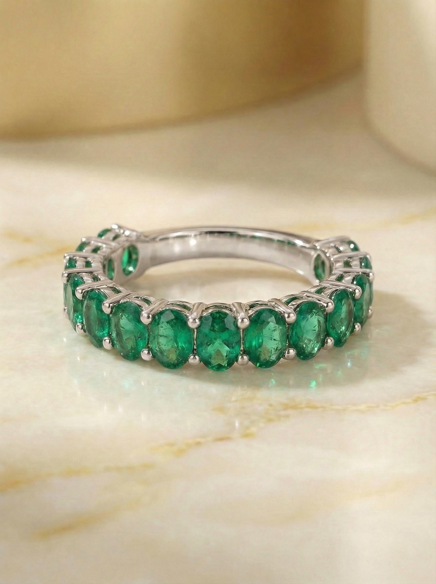 2.1CT Oval Emerald Wedding Band, Shared Prong Emerald Ring, Almost Eternity Ring, Classic Stackable May Birthstone Band