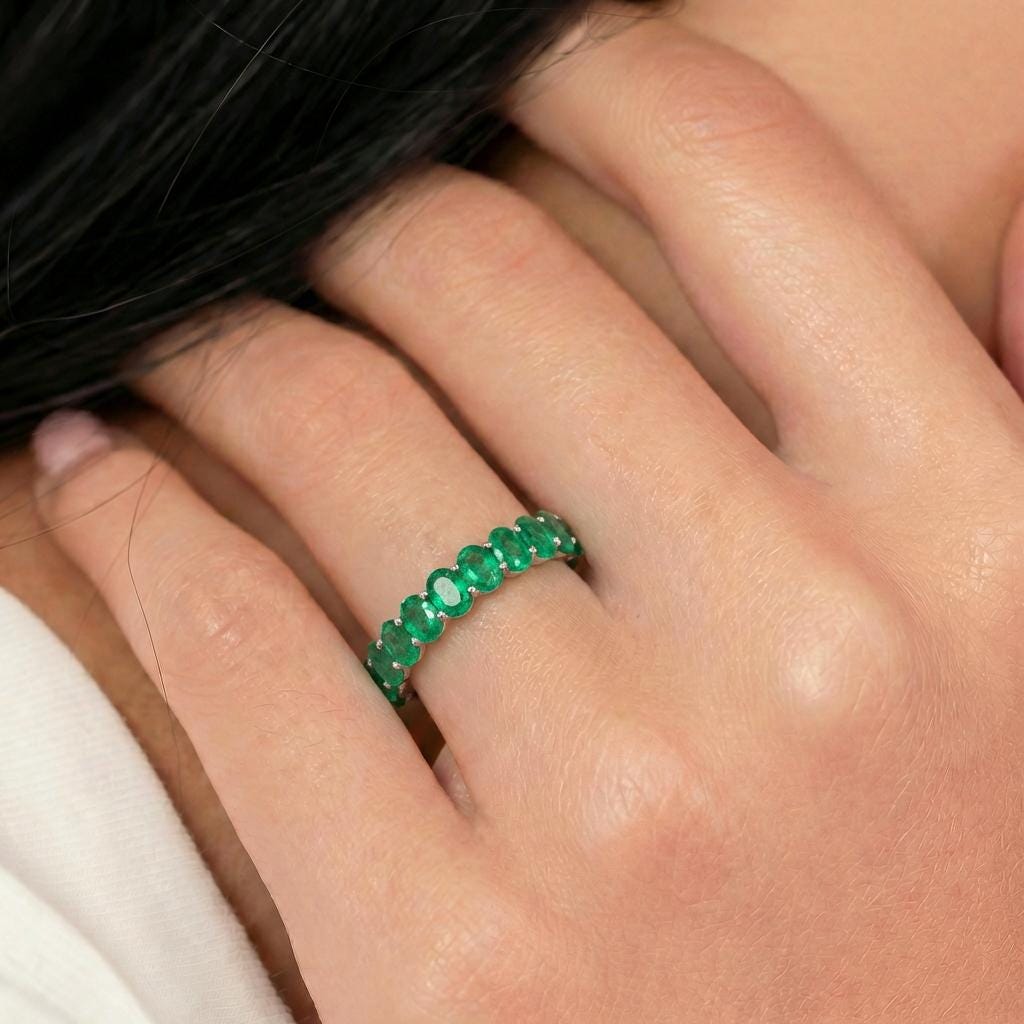 2.1CT Oval Emerald Wedding Band, Shared Prong Emerald Ring, Almost Eternity Ring, Classic Stackable May Birthstone Band