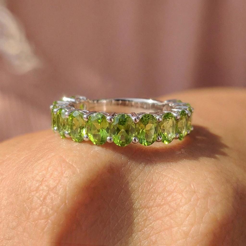 2.1CT Oval Peridot Wedding Band, Shared Prong Peridot Ring, Almost Eternity Ring, Classic Stackable August Birthstone Band