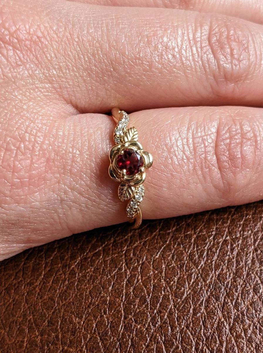 Flower Garnet Engagement Ring, Floral Twist Promise Ring for Women, Nature Inspired Leaf Wedding Ring, January Birthstone