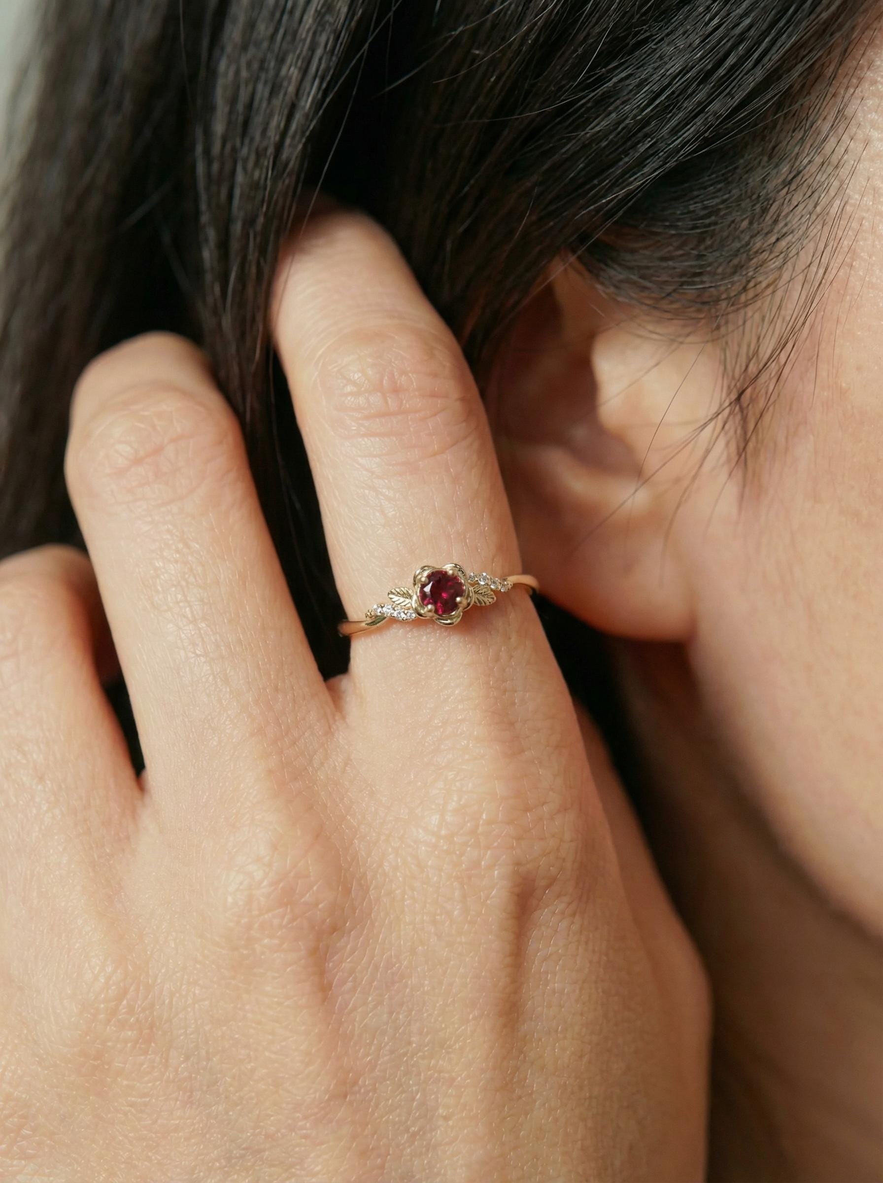 Flower Garnet Engagement Ring, Floral Twist Promise Ring for Women, Nature Inspired Leaf Wedding Ring, January Birthstone