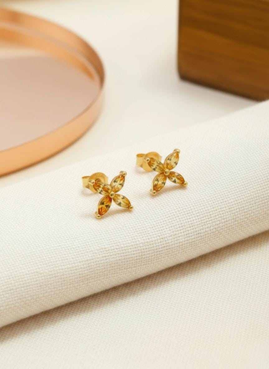 Citrine Birthstone Necklace, Dainty Flower Pendant, November Birthstone Jewelry, Bridesmaid Necklace, Minimalist Bridal Party Gift