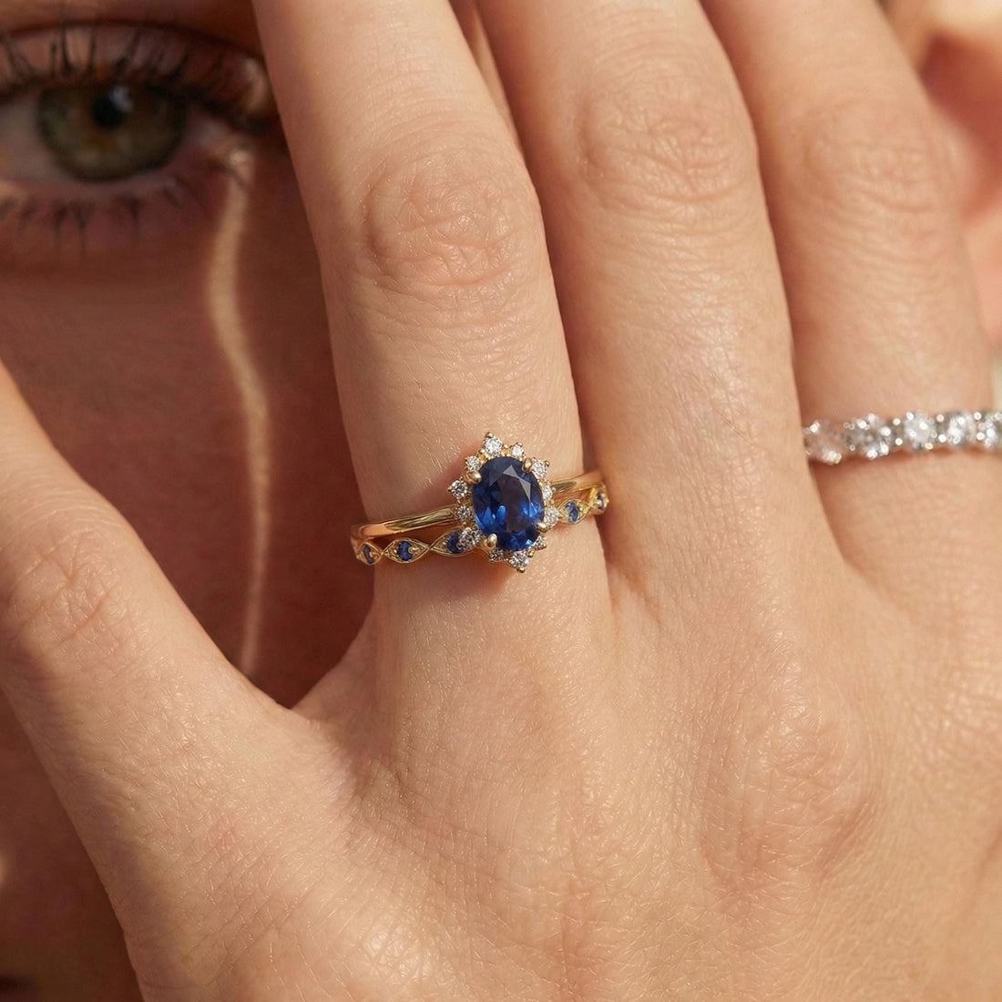 0.60ct Sapphire Engagement Ring Set, 18K Solid Gold Vintage Halo Wedding Ring for Women, Oval Bridal Set, September Birthstone
