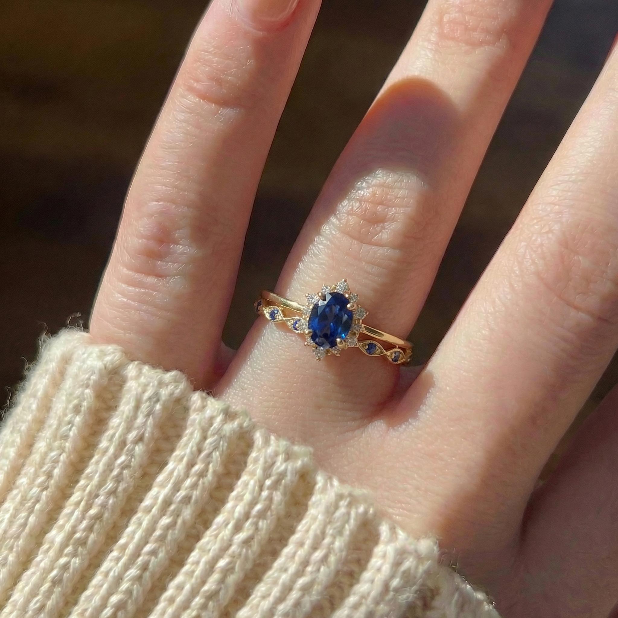 0.60ct Sapphire Engagement Ring Set, 18K Solid Gold Vintage Halo Wedding Ring for Women, Oval Bridal Set, September Birthstone