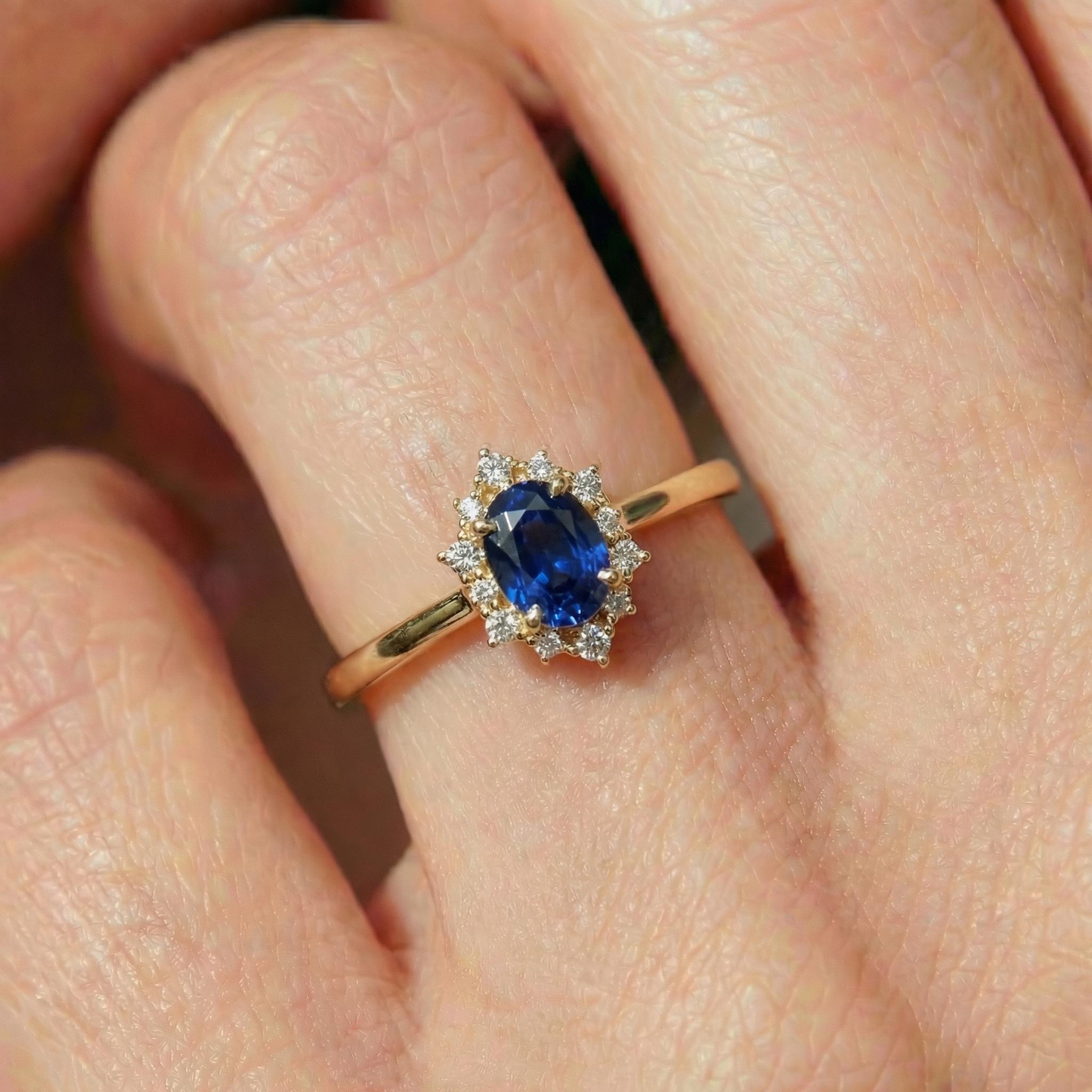 0.60ct Sapphire Engagement Ring Set, 18K Solid Gold Vintage Halo Wedding Ring for Women, Oval Bridal Set, September Birthstone