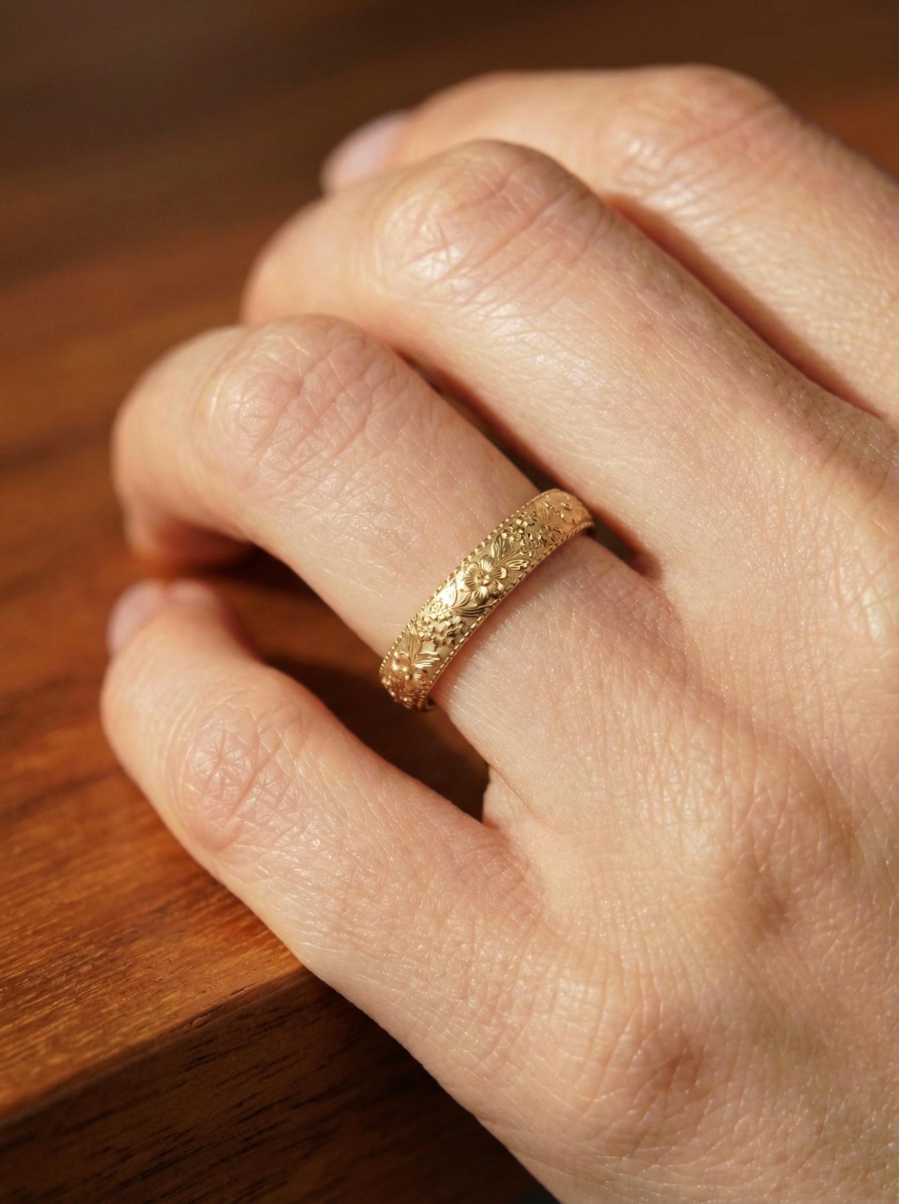 Daisy Floral Wedding Band, Unique Flower 10K/14K/18K Plain Gold Antique Ring, April Birth Flower Band
