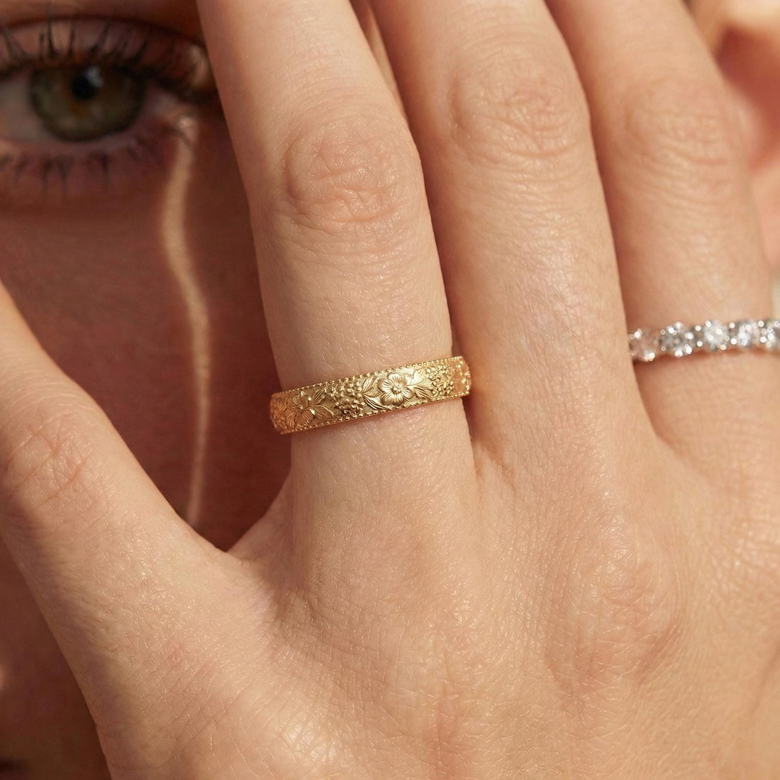 Daisy Floral Wedding Band, Unique Flower 10K/14K/18K Plain Gold Antique Ring, April Birth Flower Band