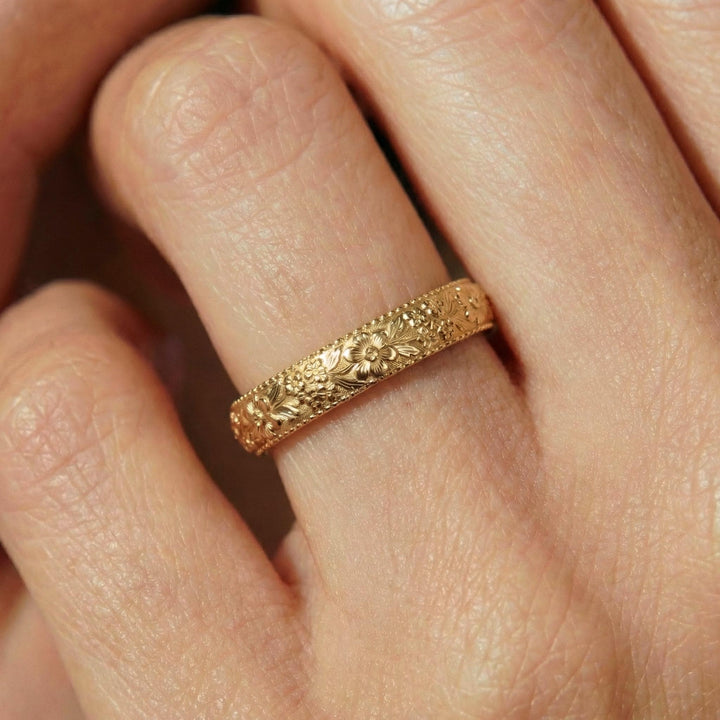 Daisy Floral Wedding Band, Unique Flower 10K/14K/18K Plain Gold Antique Ring, April Birth Flower Band