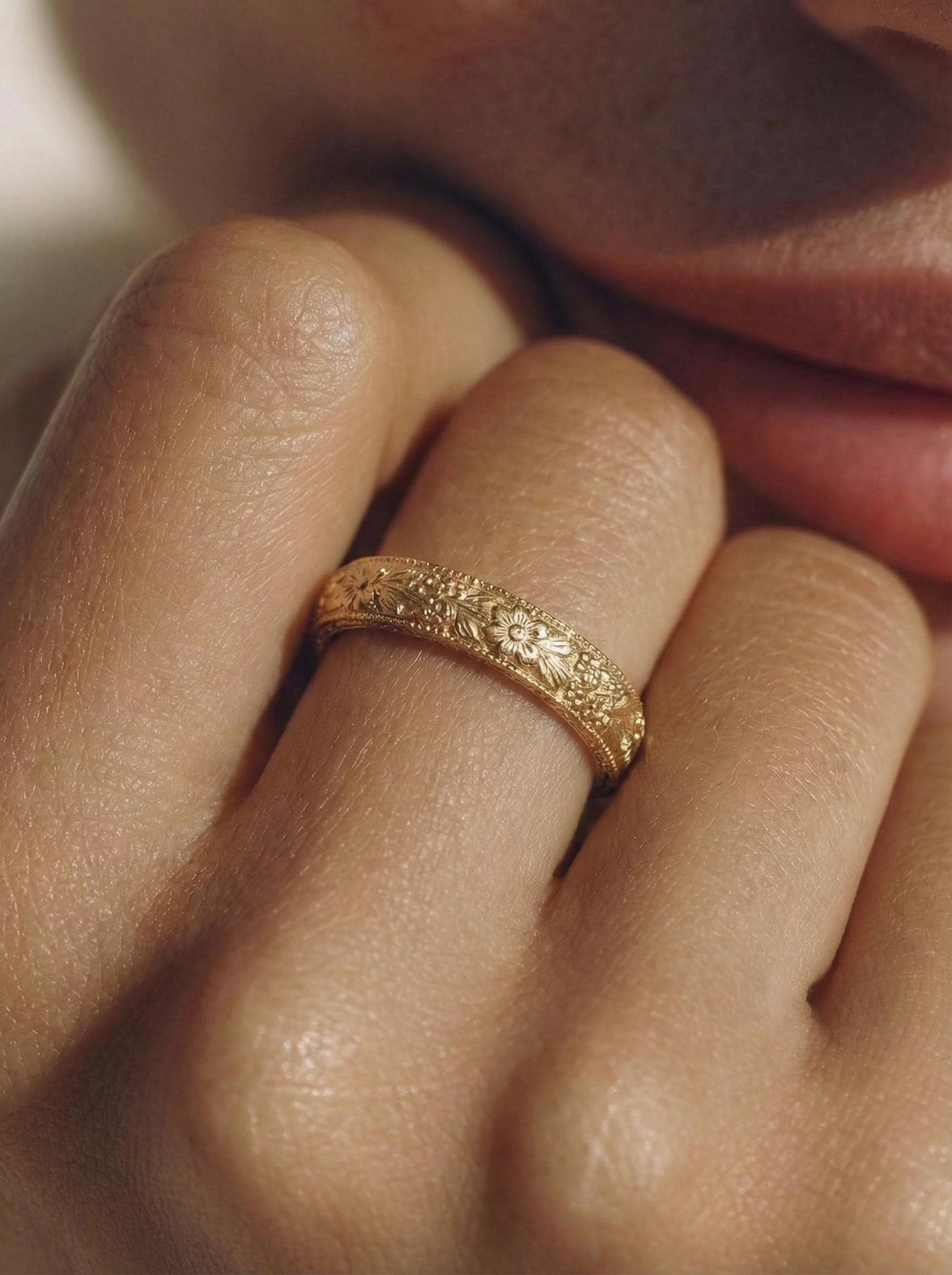 Daisy Floral Wedding Band, Unique Flower 10K/14K/18K Plain Gold Antique Ring, April Birth Flower Band