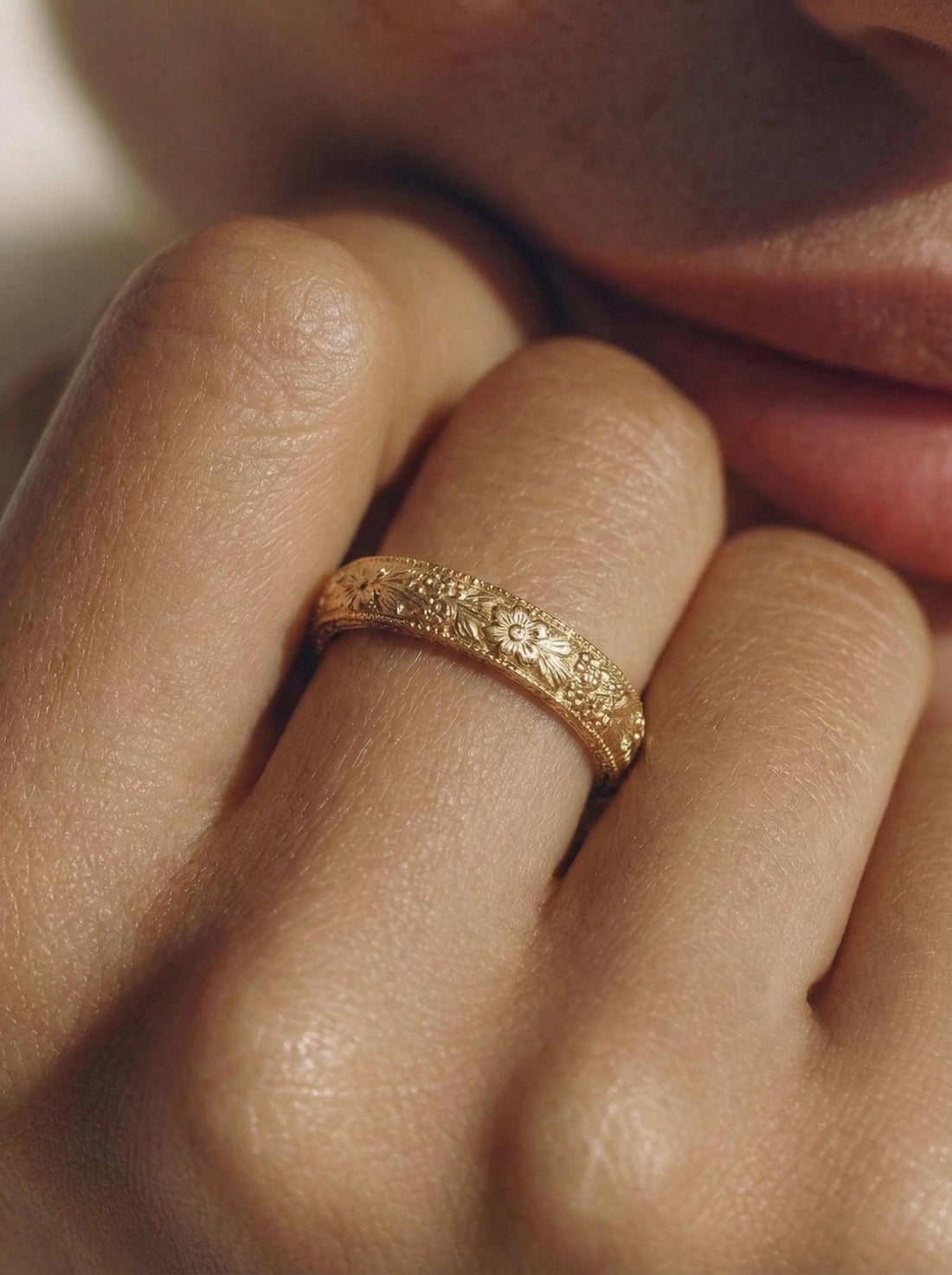 Daisy Floral Wedding Band, Unique Flower 10K/14K/18K Plain Gold Antique Ring, April Birth Flower Band