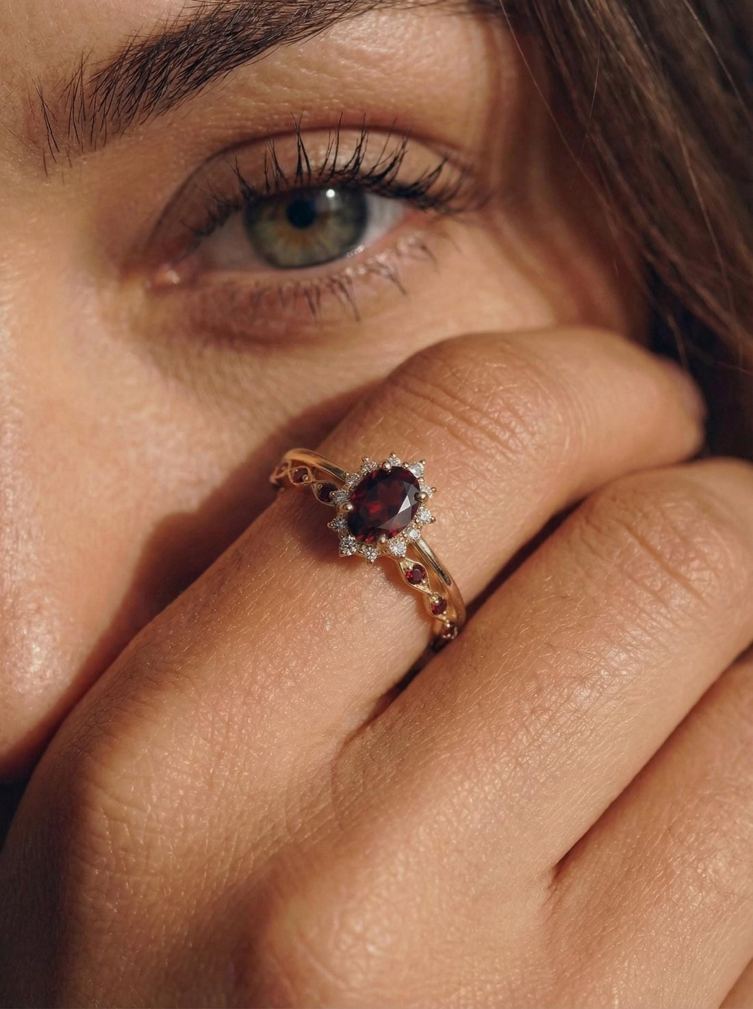 0.60ct Garnet Engagement Ring Set, 18K Solid Gold Vintage Halo Wedding Ring for Women, Oval Bridal Set January Birthstone