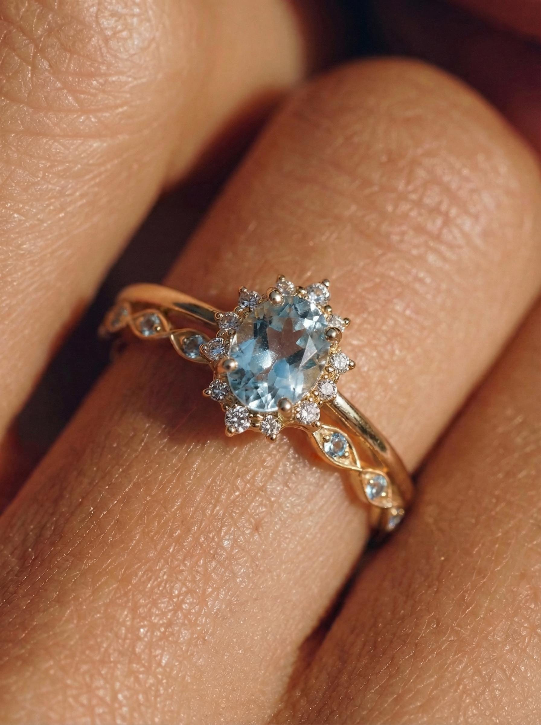0.60ct Aquamarine Engagement Ring Set, 18K Solid Gold Vintage Halo Wedding Ring for Women, Oval Bridal Set March Birthstone