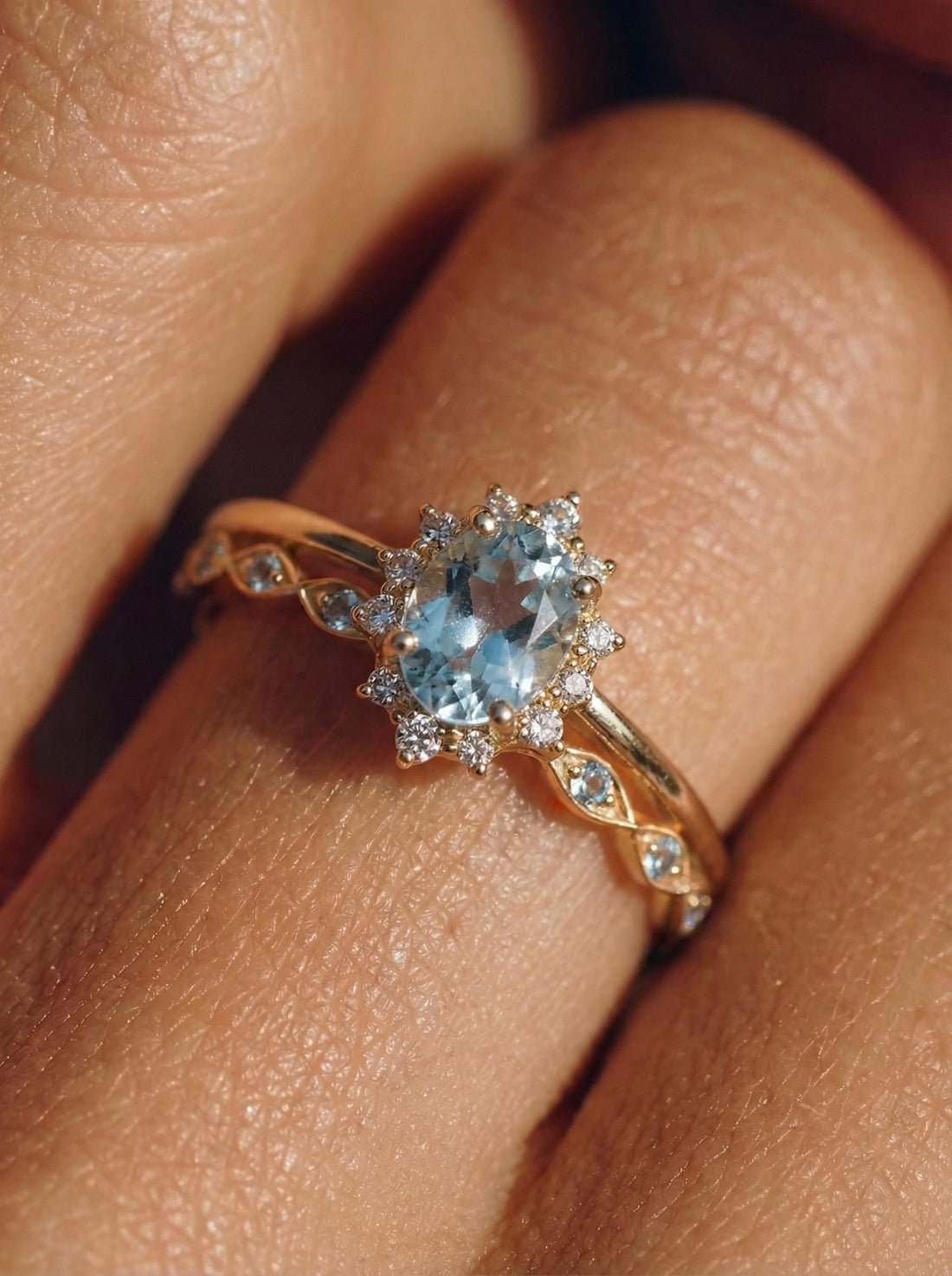 0.60ct Aquamarine Engagement Ring Set, 18K Solid Gold Vintage Halo Wedding Ring for Women, Oval Bridal Set March Birthstone