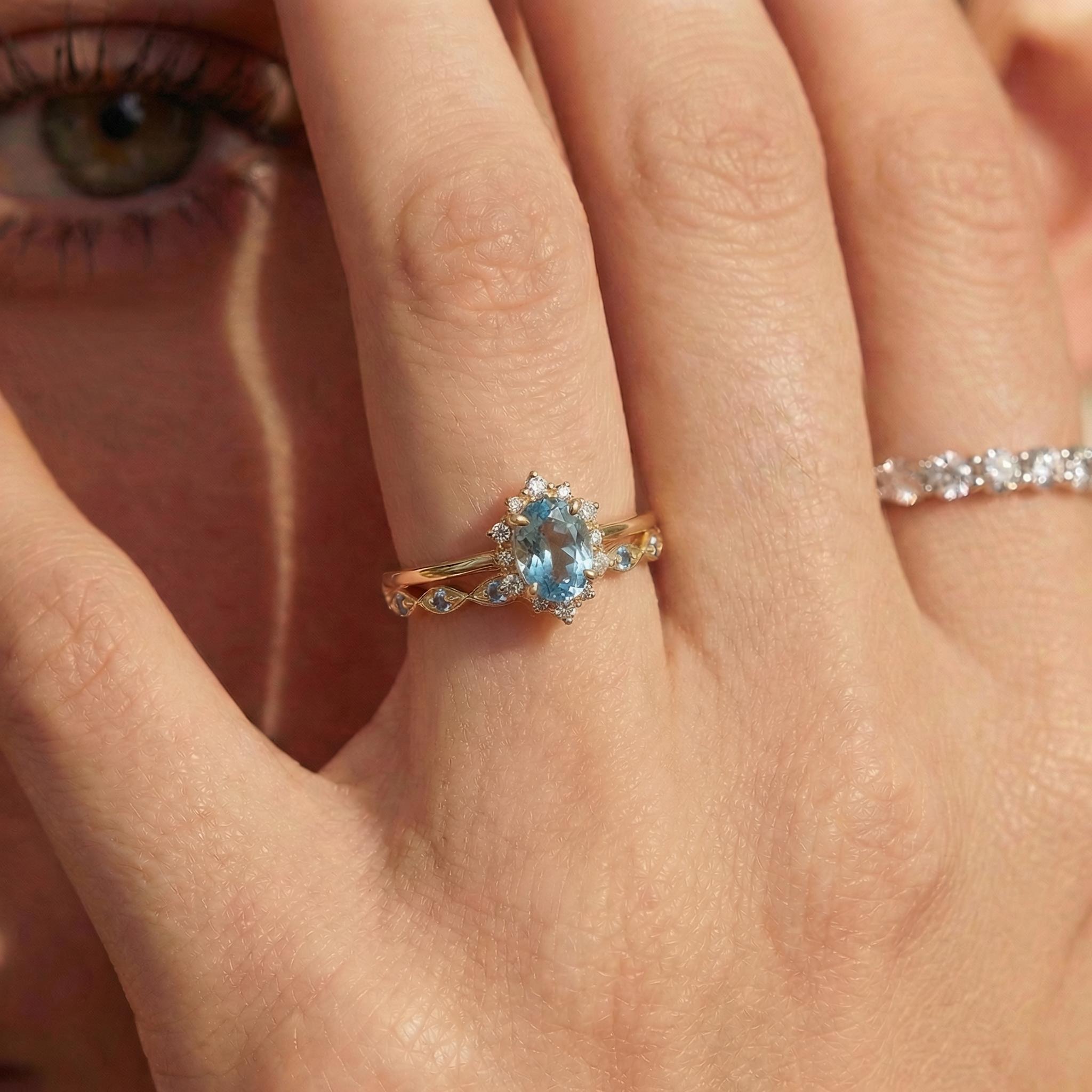0.60ct Aquamarine Engagement Ring Set, 18K Solid Gold Vintage Halo Wedding Ring for Women, Oval Bridal Set March Birthstone