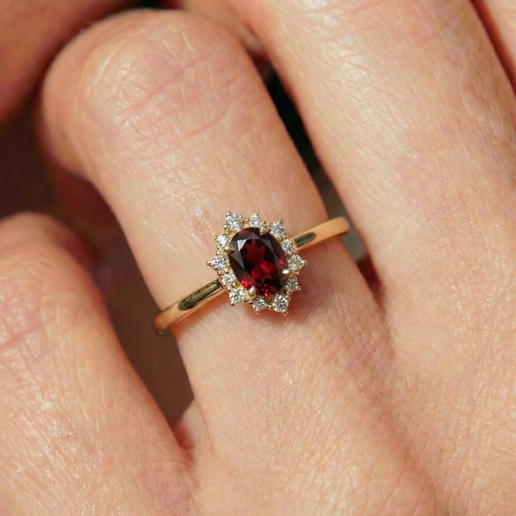 0.60ct Garnet Engagement Ring Set, 18K Solid Gold Vintage Halo Wedding Ring for Women, Oval Bridal Set January Birthstone