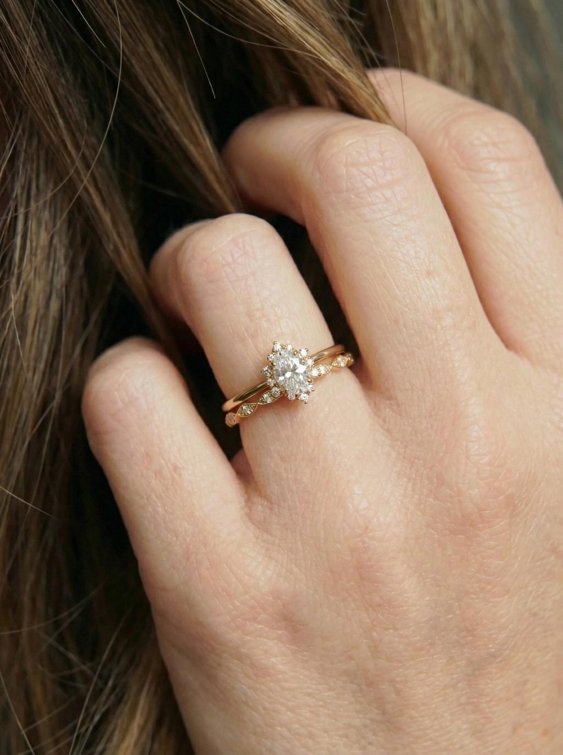 0.60ct Diamond Engagement Ring Set, 18K Solid Gold Vintage Halo Wedding Ring for Women, Oval Bridal Set April Birthstone