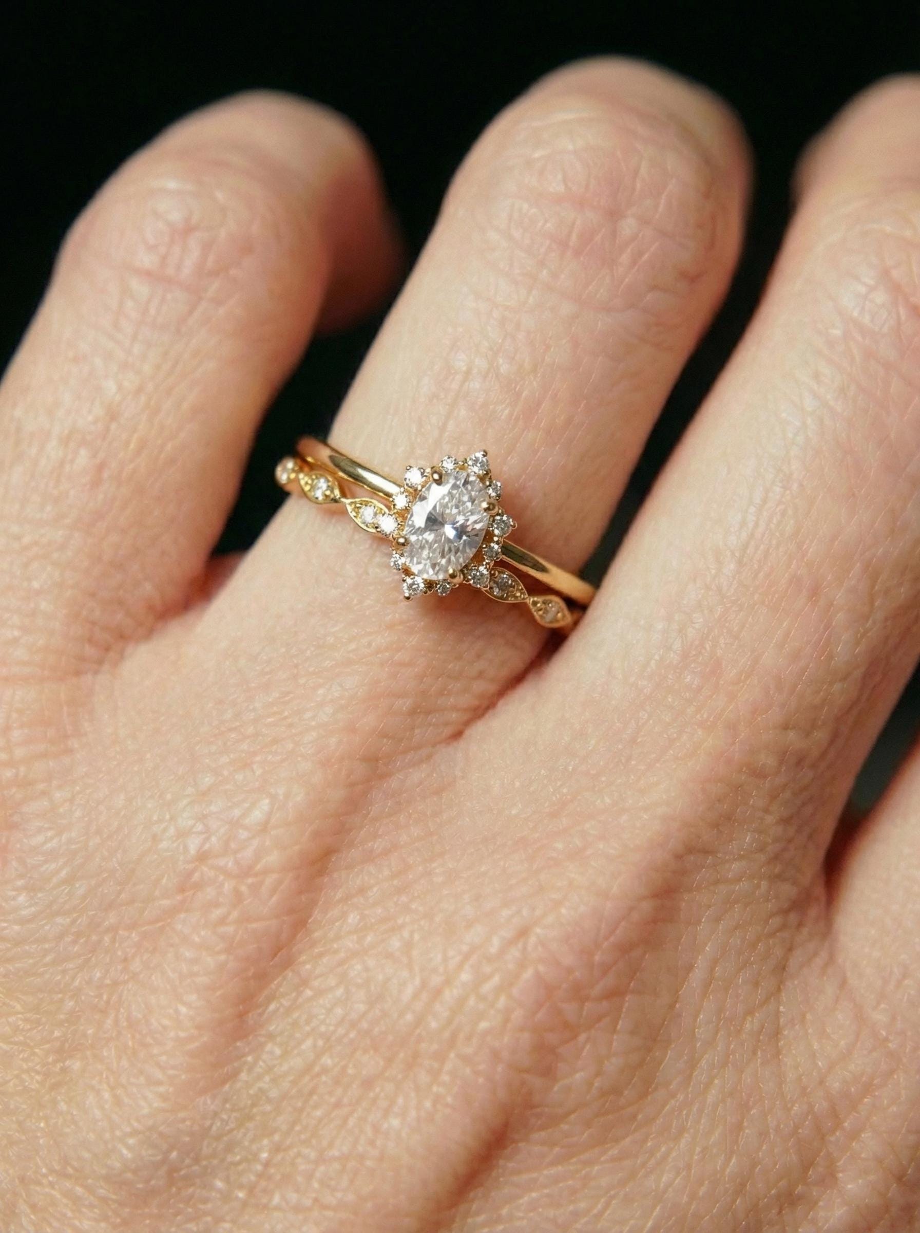 0.60ct Diamond Engagement Ring Set, 18K Solid Gold Vintage Halo Wedding Ring for Women, Oval Bridal Set April Birthstone
