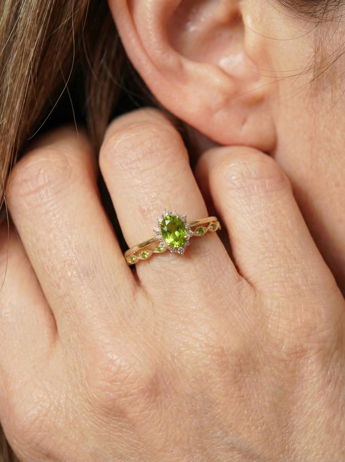 0.60ct Peridot Engagement Ring Set, 18K Solid Gold Vintage Halo Wedding Ring for Women, Oval Bridal Set August Birthstone