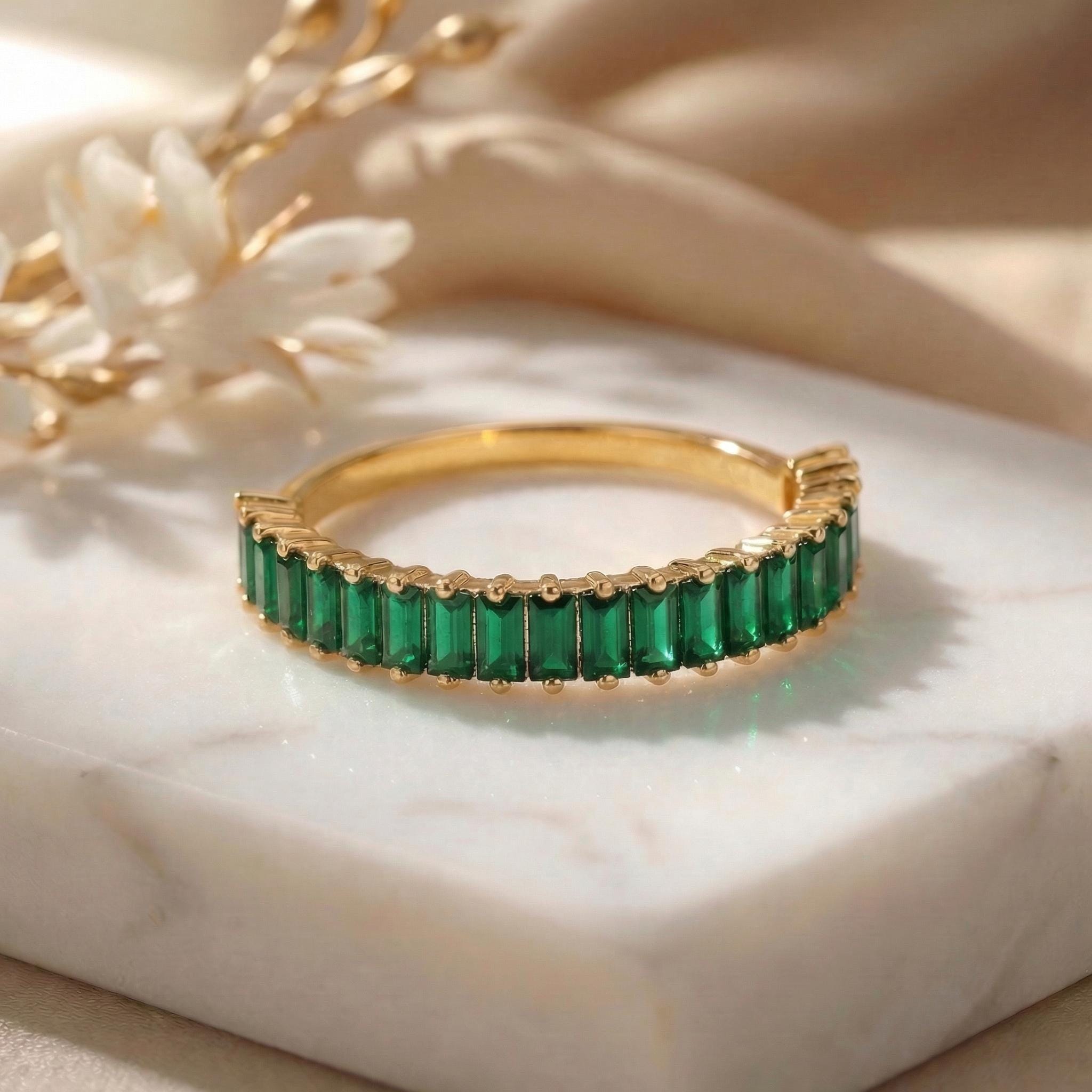 Baguette Emerald Wedding Band, 18K Gold Stackable Ring, Promise Ring Gift for Women, May Birthstone